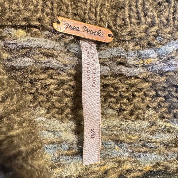 FREE PEOPLE Snow Bunny Oversized Green Cap Sleeve Fair Isle Cowl Neck Sw… - Picture 4 of 7